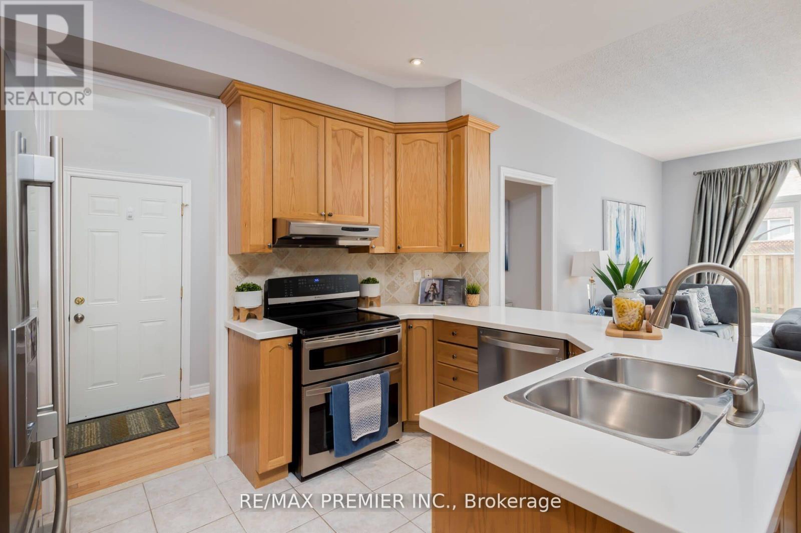 48 Braden Way, Vaughan, ON - Indoor Photo Showing Kitchen With Double Sink