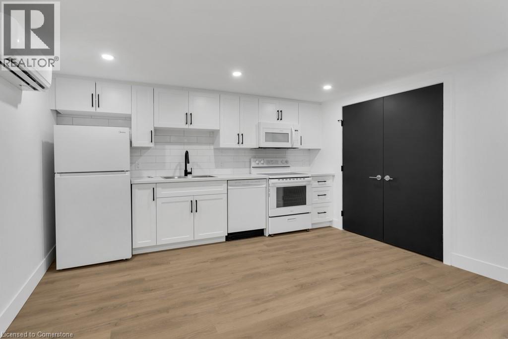 34 Windermere Crescent Unit# C, Woodstock, ON - Indoor Photo Showing Kitchen