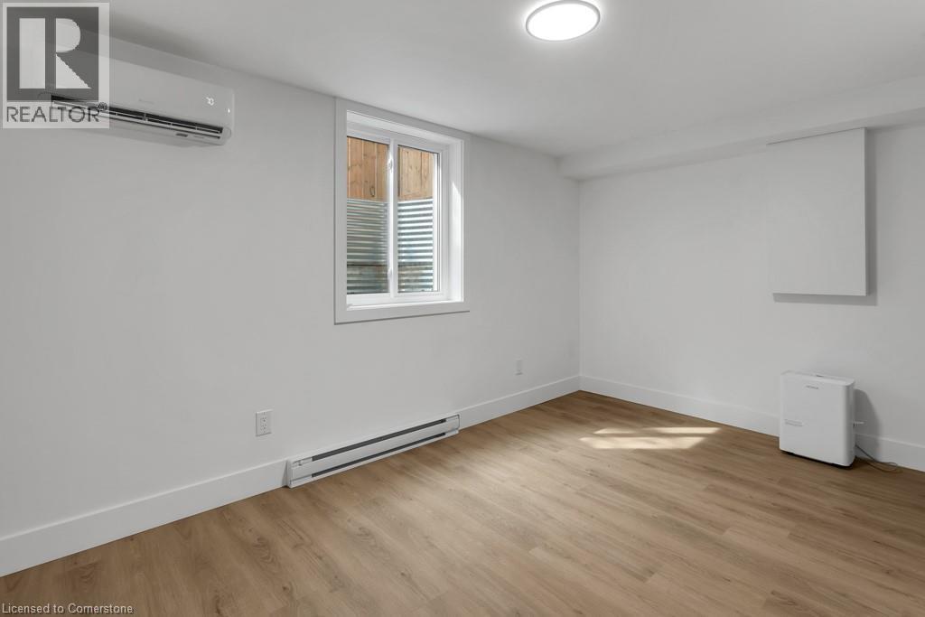 34 Windermere Crescent Unit# C, Woodstock, ON - Indoor Photo Showing Other Room