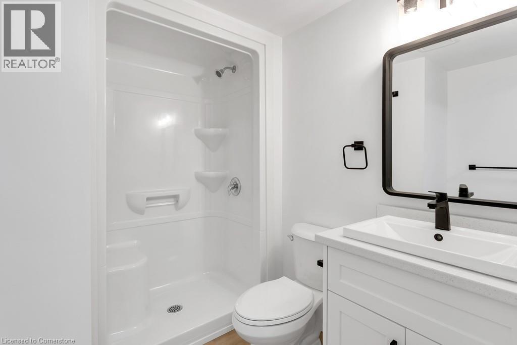 34 Windermere Crescent Unit# C, Woodstock, ON - Indoor Photo Showing Bathroom