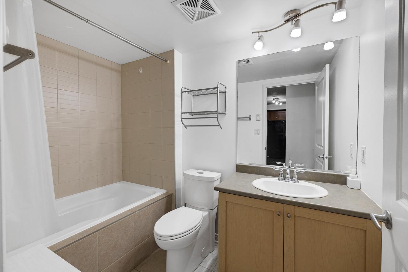 Salle de bains - 206-1200 Rue St-Jacques, Montréal (Ville-Marie), QC - Indoor Photo Showing Bathroom