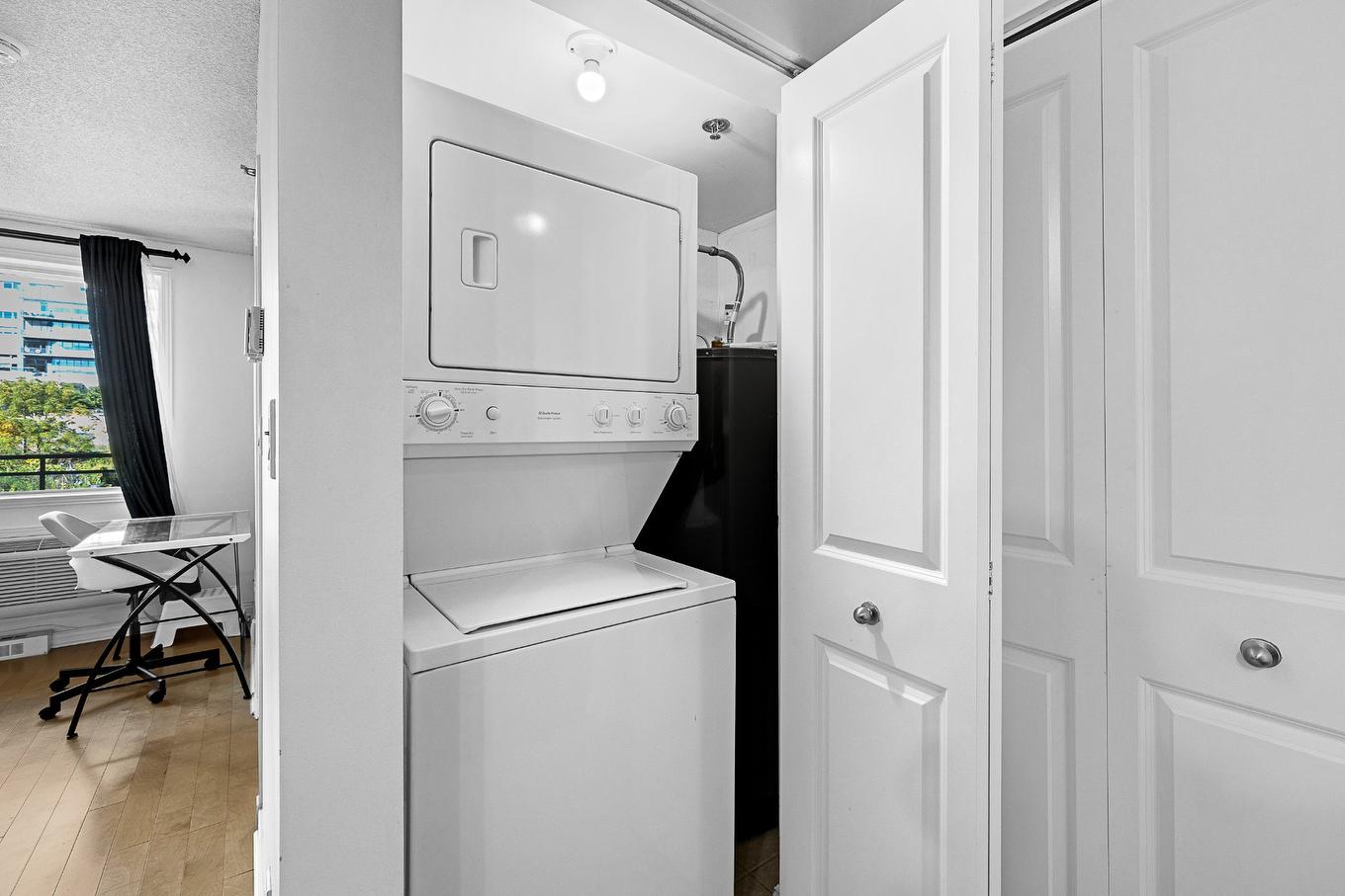 Salle de lavage - 206-1200 Rue St-Jacques, Montréal (Ville-Marie), QC - Indoor Photo Showing Laundry Room