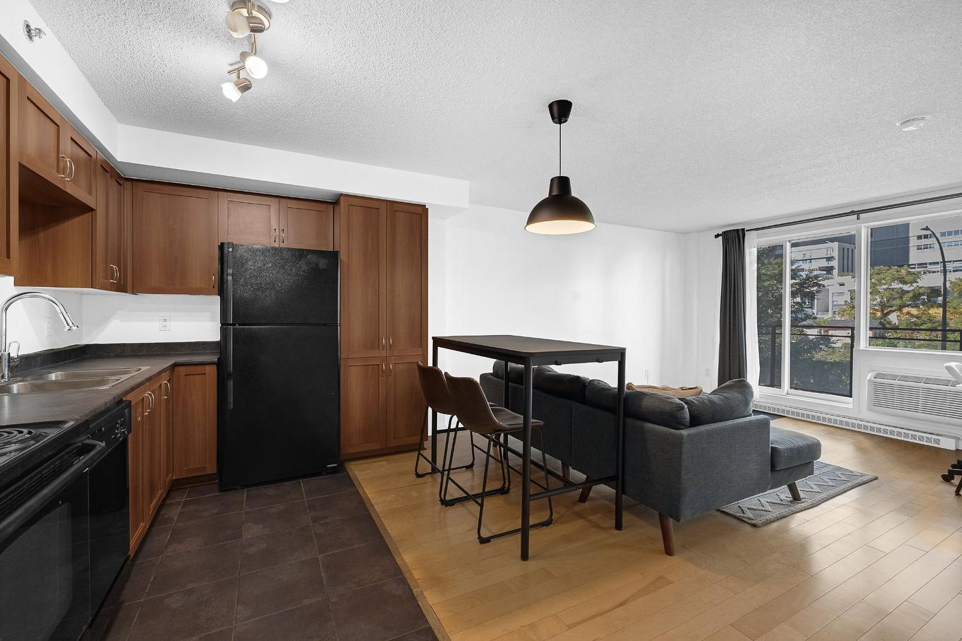 Cuisine - 206-1200 Rue St-Jacques, Montréal (Ville-Marie), QC - Indoor Photo Showing Kitchen