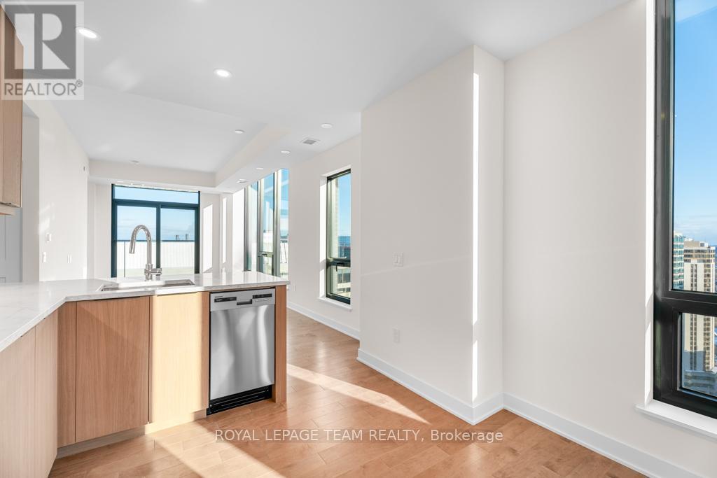 2704 - 340 Queen Street, Ottawa, ON - Indoor Photo Showing Kitchen