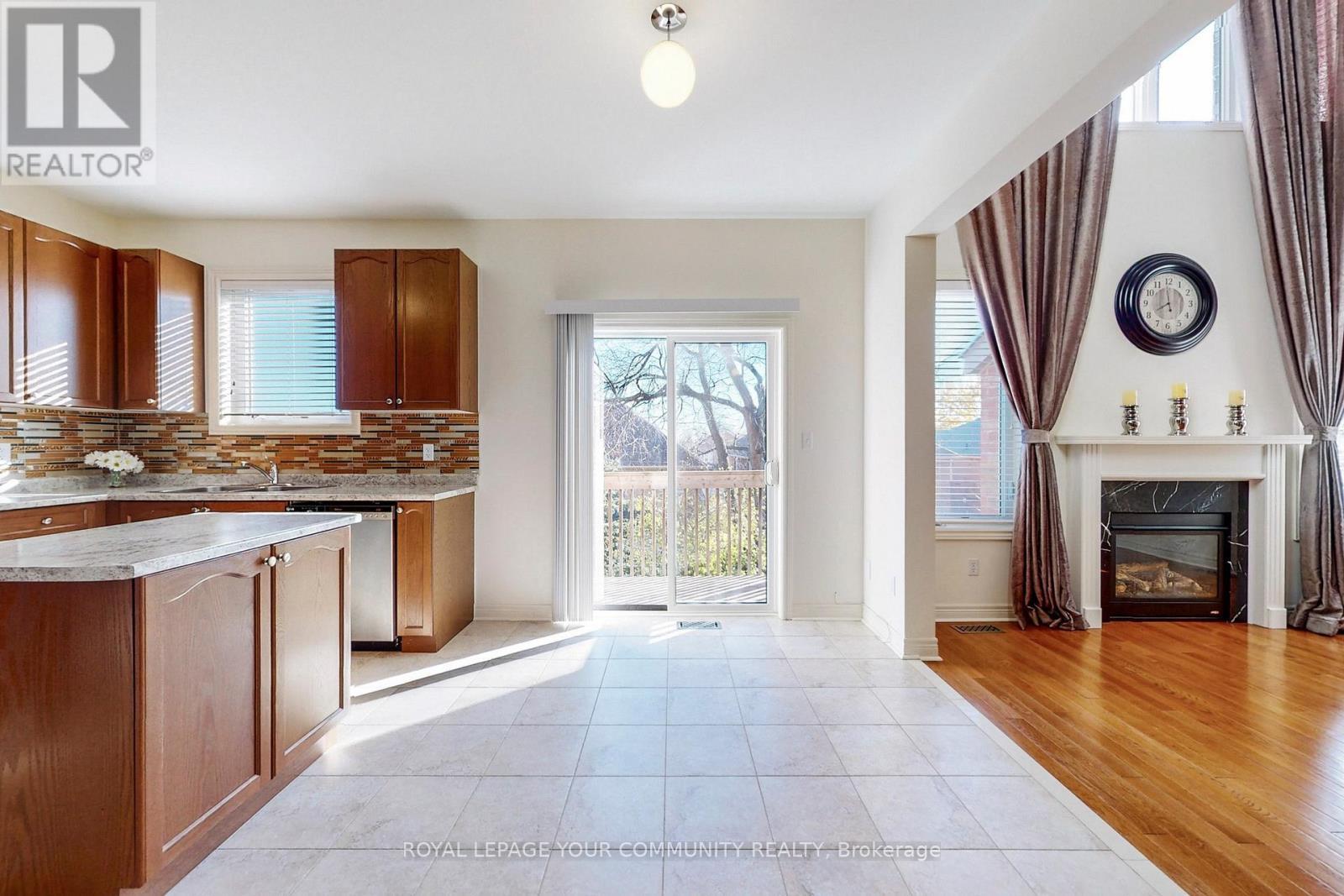 131 Aikenhead Avenue, Richmond Hill, ON - Indoor With Fireplace