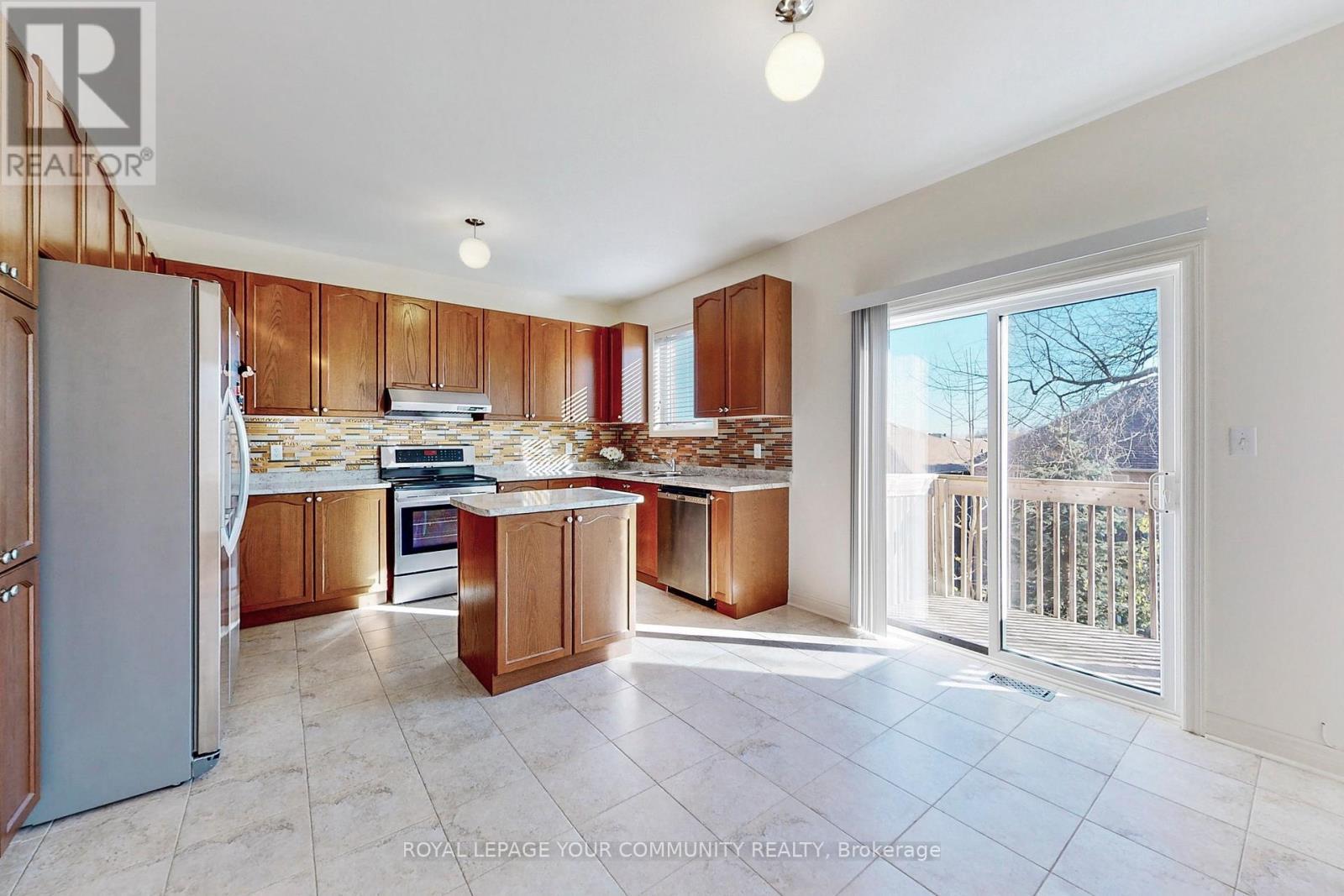 131 Aikenhead Avenue, Richmond Hill, ON - Indoor Photo Showing Kitchen