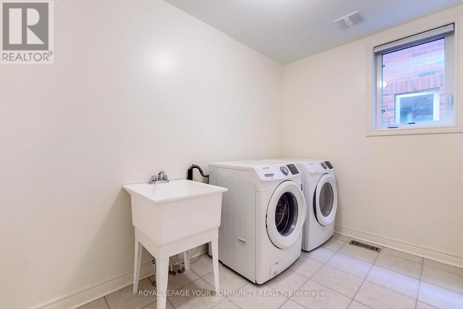 131 Aikenhead Avenue, Richmond Hill, ON - Indoor Photo Showing Laundry Room