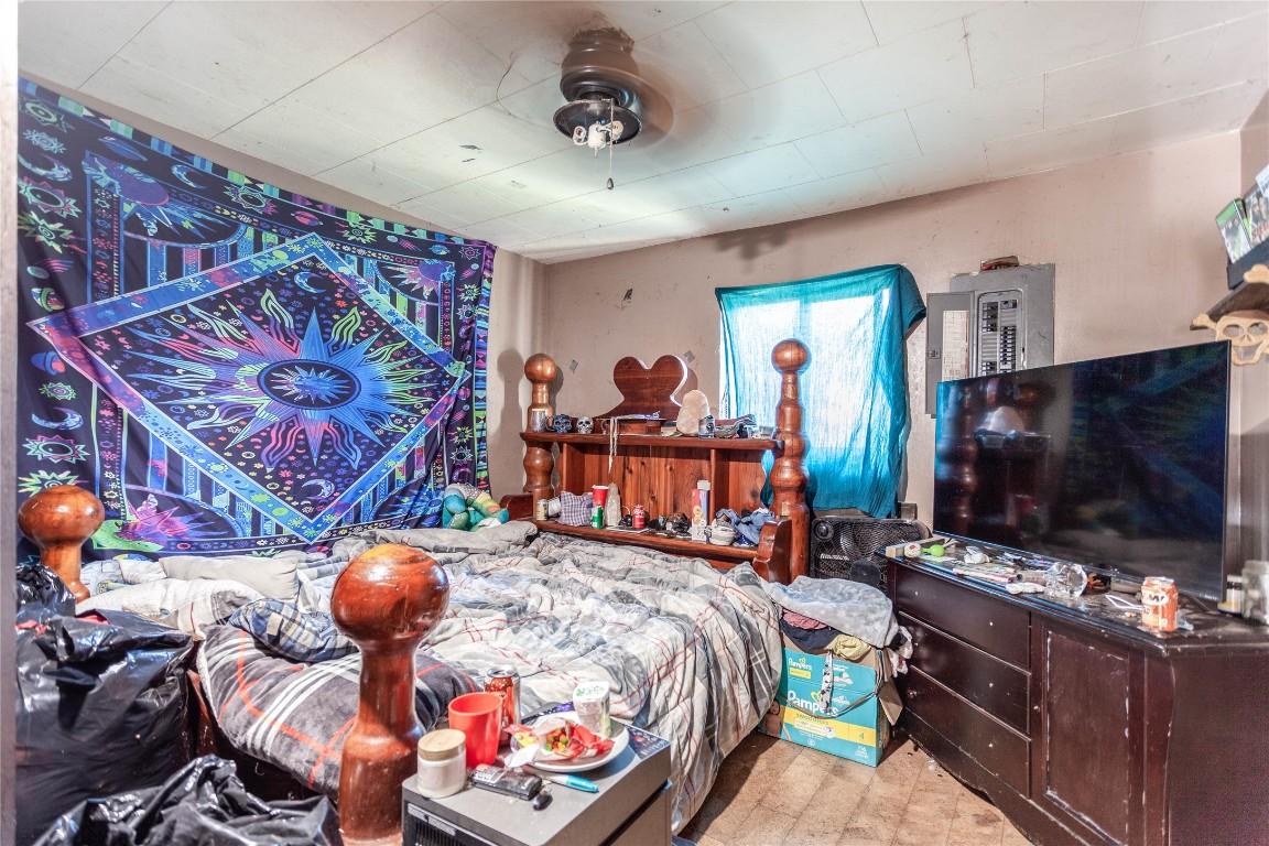 18 Chouinard Road, Cherryville, BC - Indoor