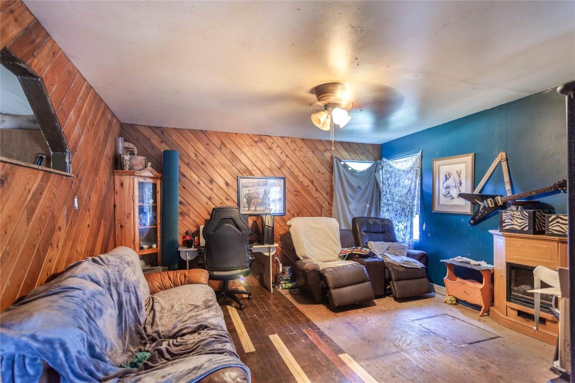 18 Chouinard Road, Cherryville, BC - Indoor