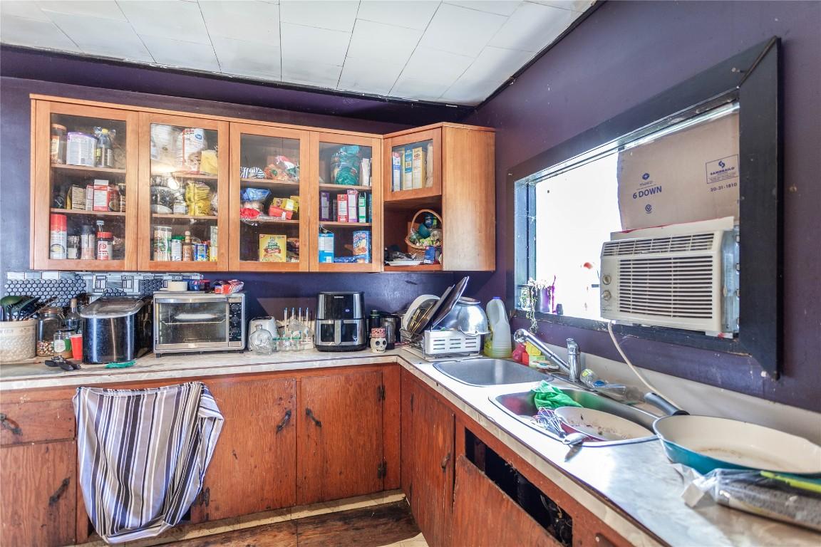 18 Chouinard Road, Cherryville, BC - Indoor Photo Showing Kitchen