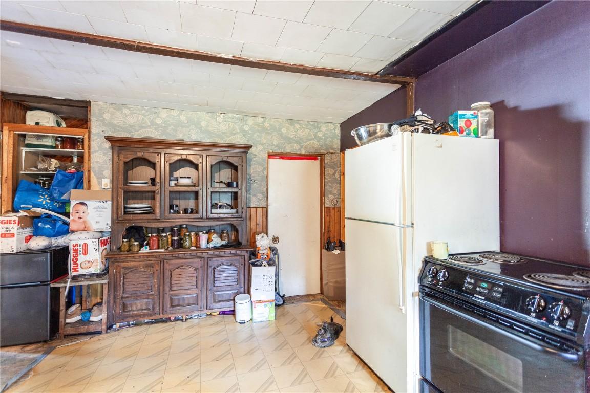 18 Chouinard Road, Cherryville, BC - Indoor