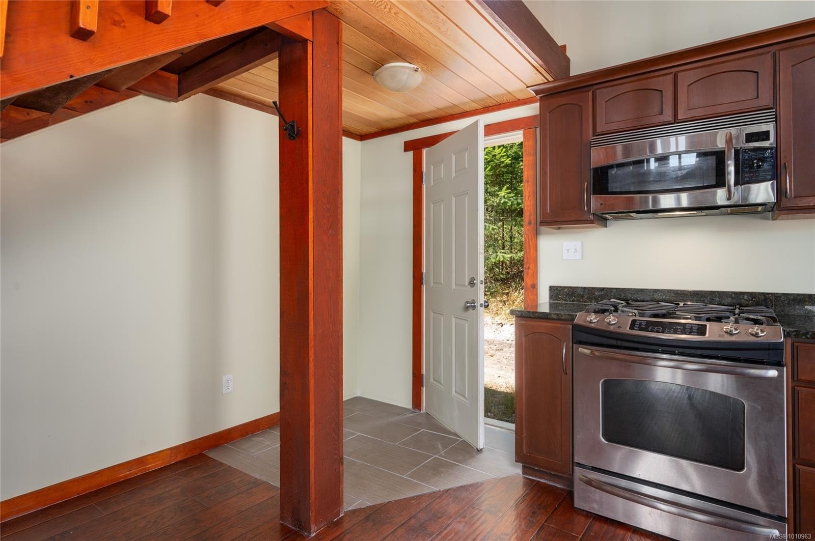 2031 Waring Rd, Nanaimo, BC