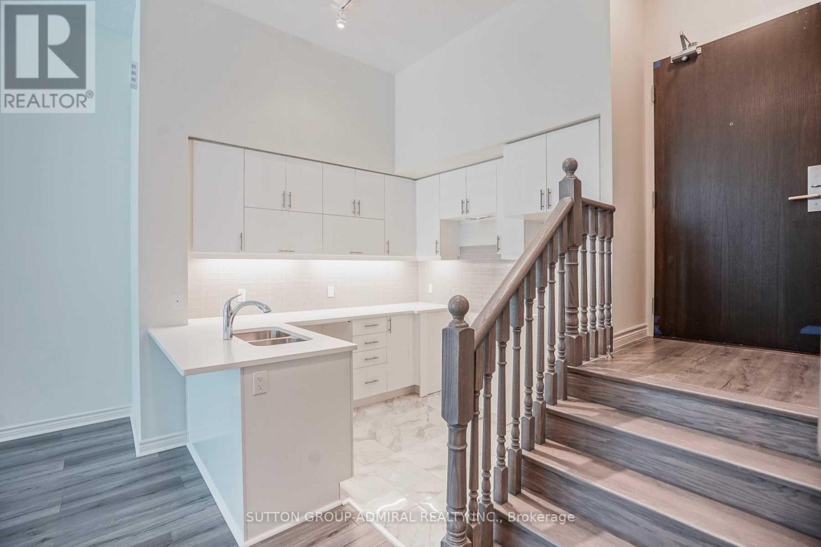 Th 104 - 39 Annie Craig Drive, Toronto, ON - Indoor Photo Showing Other Room