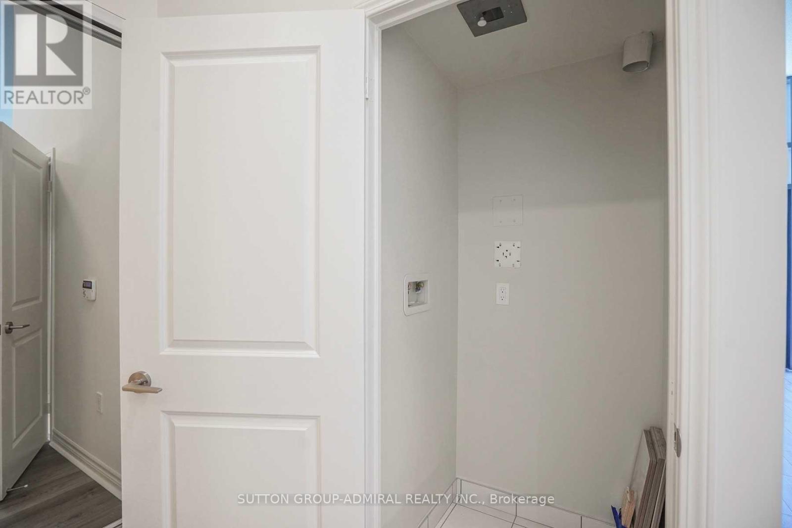 Th 104 - 39 Annie Craig Drive, Toronto, ON - Indoor Photo Showing Other Room