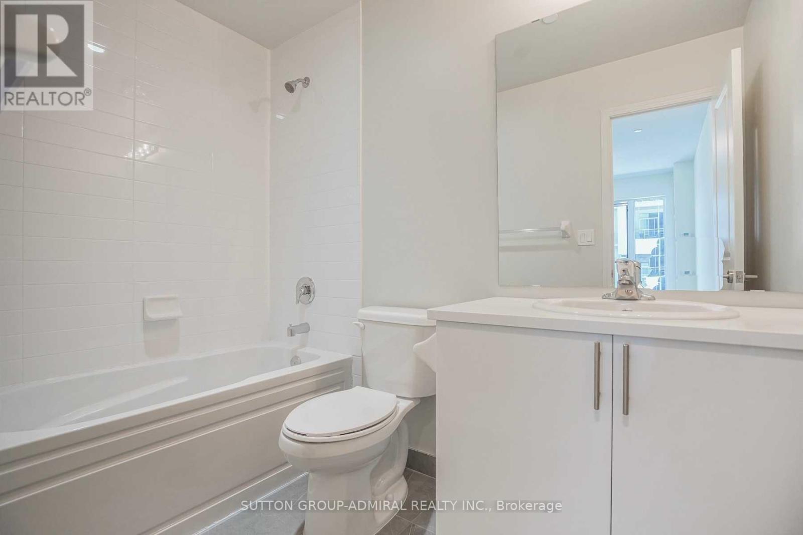 Th 104 - 39 Annie Craig Drive, Toronto, ON - Indoor Photo Showing Bathroom