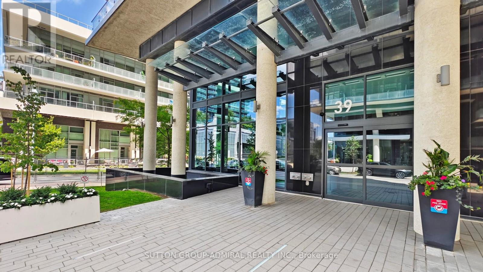 Th 104 - 39 Annie Craig Drive, Toronto, ON - Outdoor