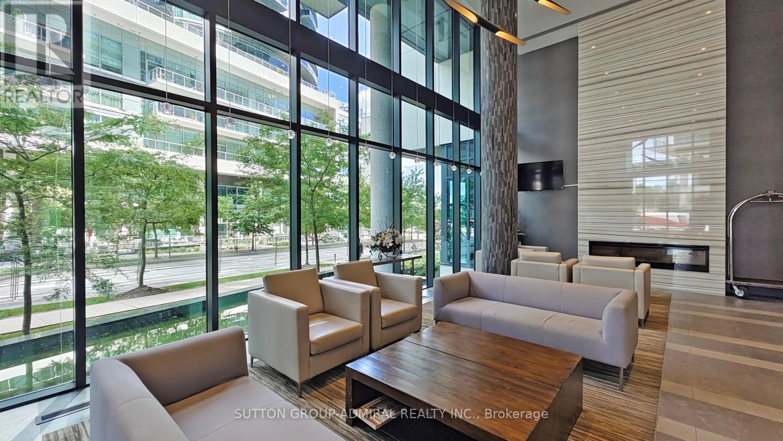 Th 104 - 39 Annie Craig Drive, Toronto, ON - Indoor