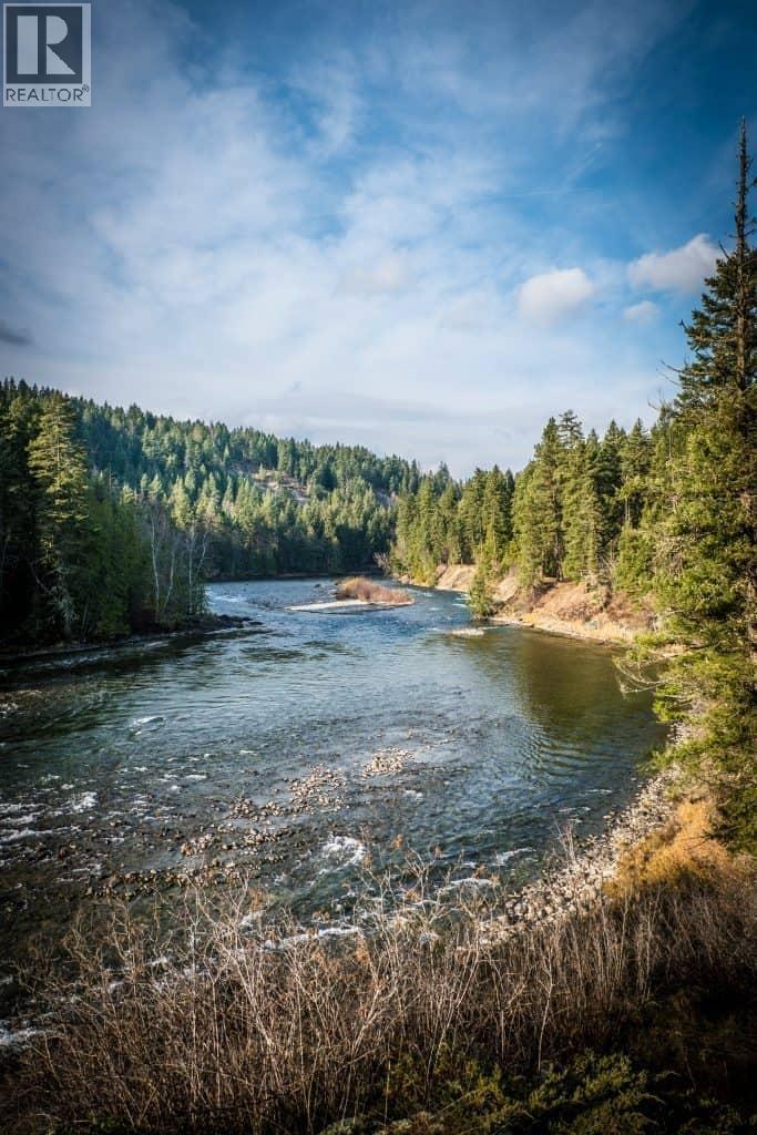 17 Osprey Lane, Lee Creek, BC