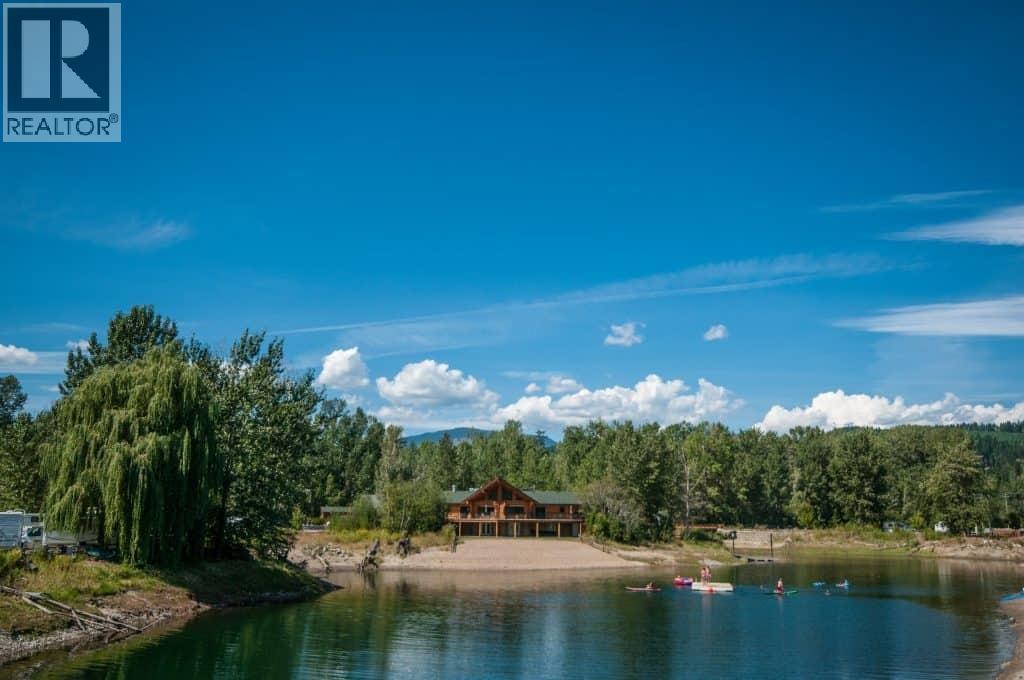 17 Osprey Lane, Lee Creek, BC