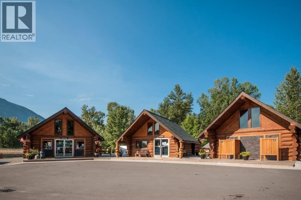 17 Osprey Lane, Lee Creek, BC