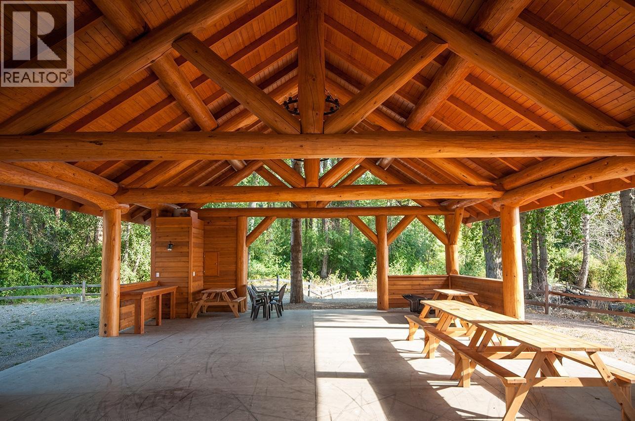 17 Osprey Lane, Lee Creek, BC