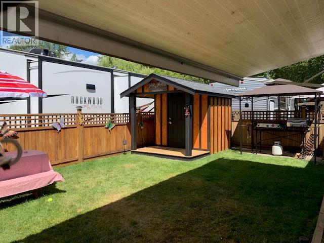 17 Osprey Lane, Lee Creek, BC