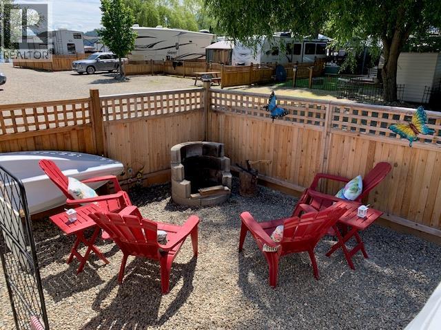 17 Osprey Lane, Lee Creek, BC