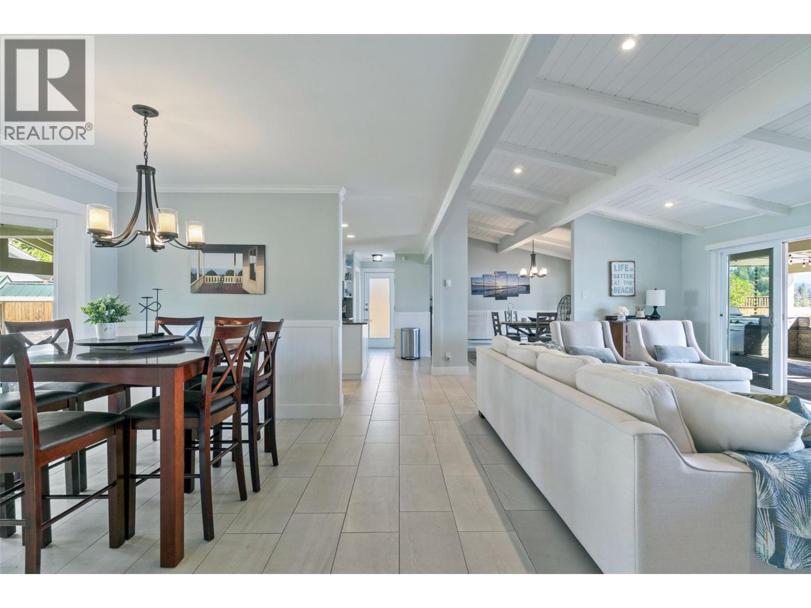 4243 Saratoga Road, Scotch Creek, BC - Indoor