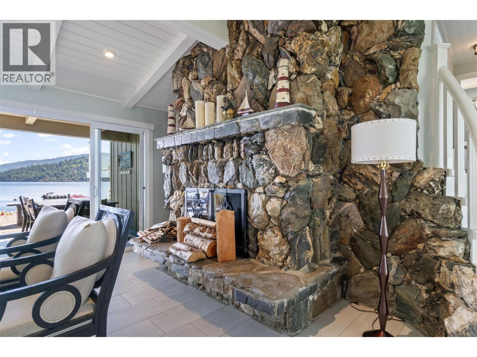 4243 Saratoga Road, Scotch Creek, BC - With Fireplace