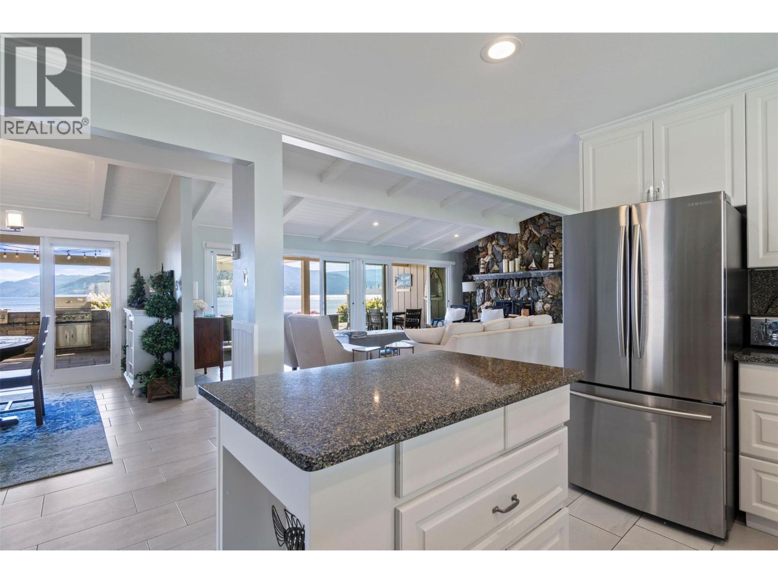 4243 Saratoga Road, Scotch Creek, BC - Indoor Photo Showing Kitchen