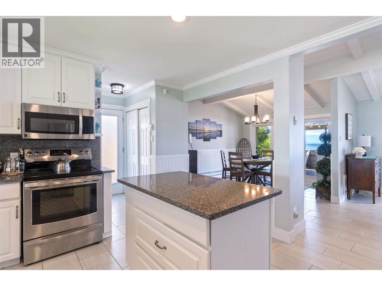 4243 Saratoga Road, Scotch Creek, BC - Indoor Photo Showing Kitchen
