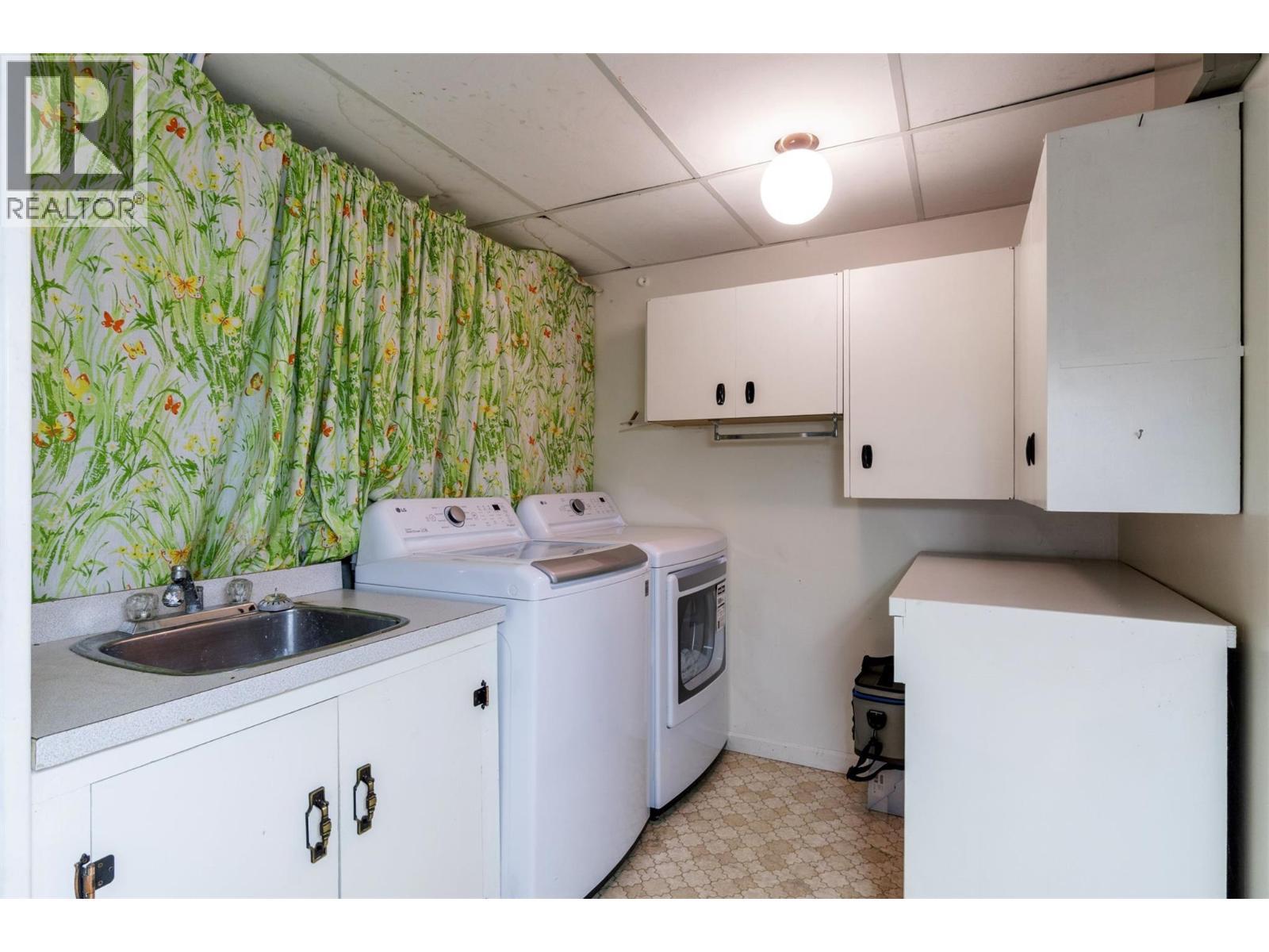 4243 Saratoga Road, Scotch Creek, BC - Indoor Photo Showing Laundry Room