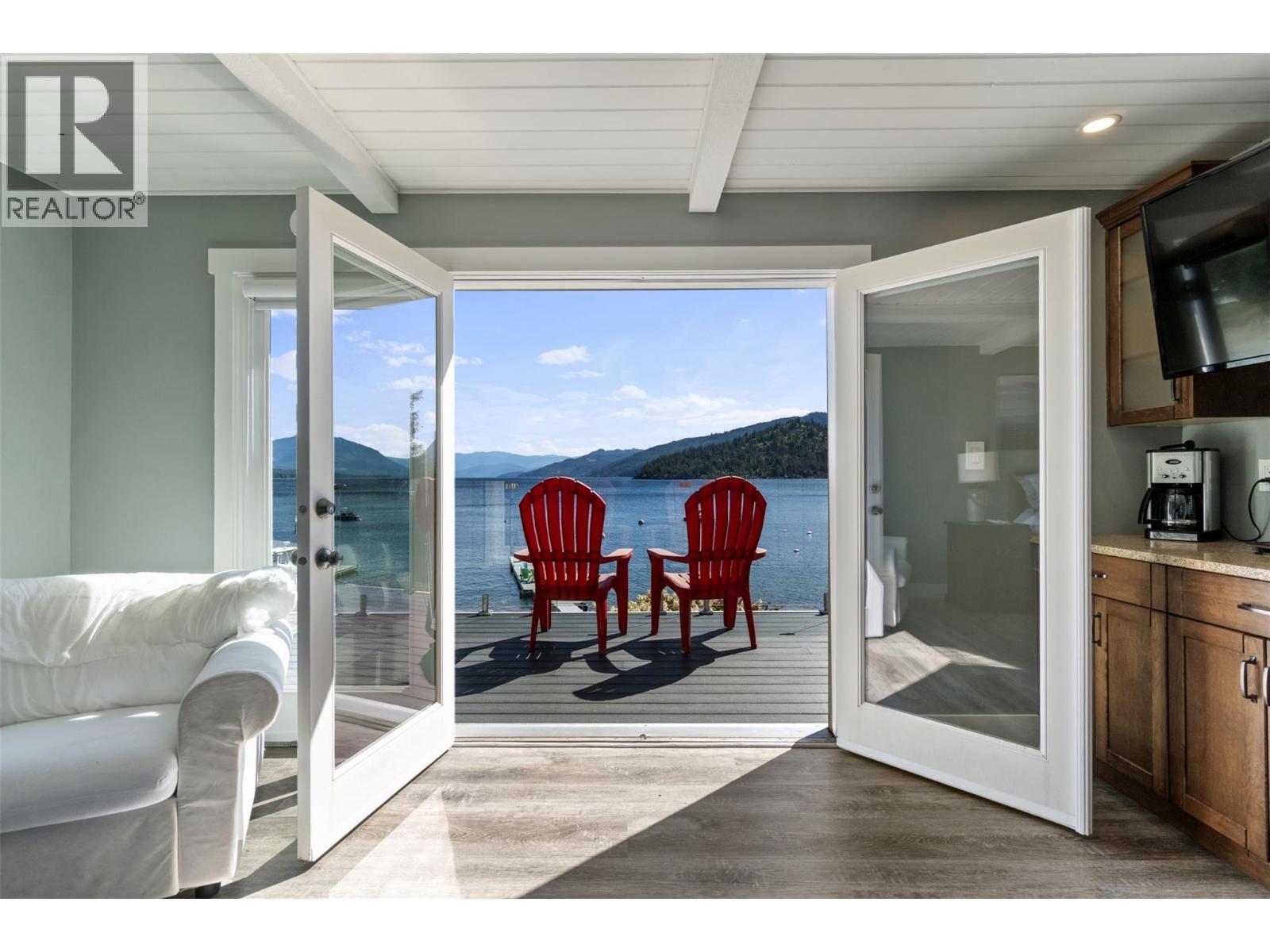 4243 Saratoga Road, Scotch Creek, BC -