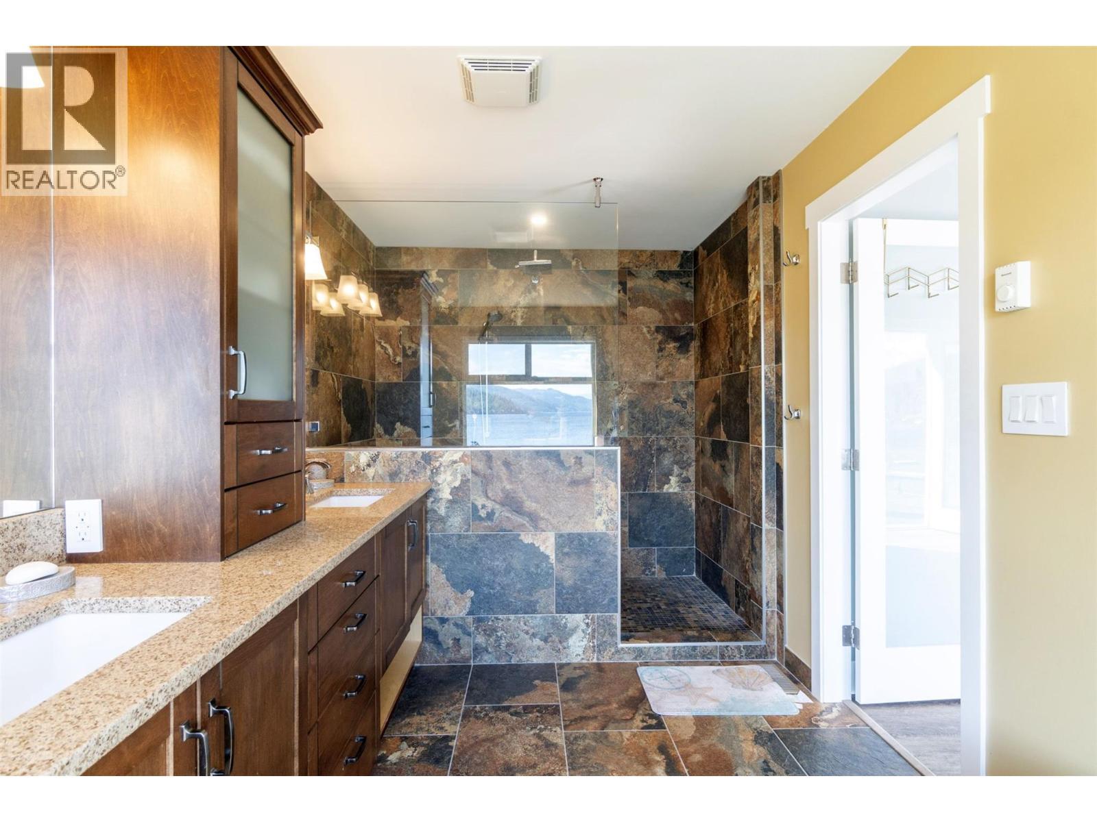 4243 Saratoga Road, Scotch Creek, BC - Indoor Photo Showing Bathroom