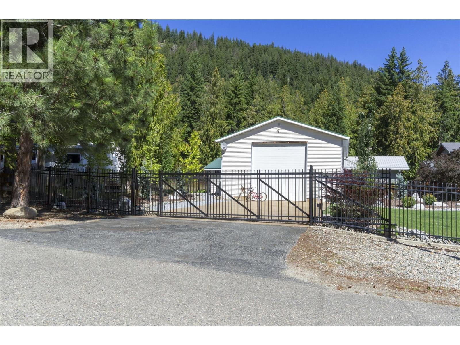 4243 Saratoga Road, Scotch Creek, BC - Outdoor