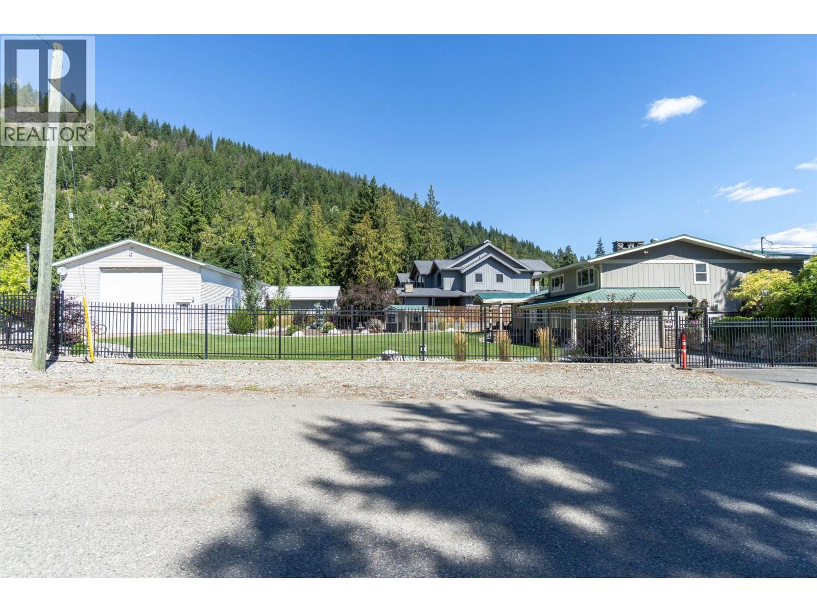 4243 Saratoga Road, Scotch Creek, BC - Outdoor