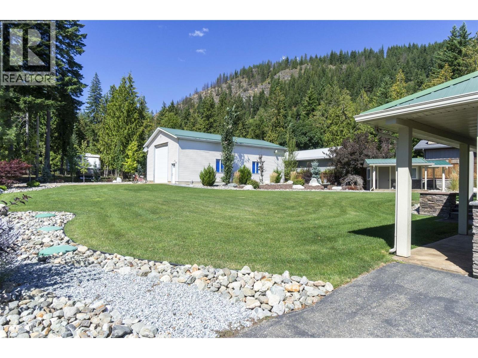 4243 Saratoga Road, Scotch Creek, BC - Outdoor