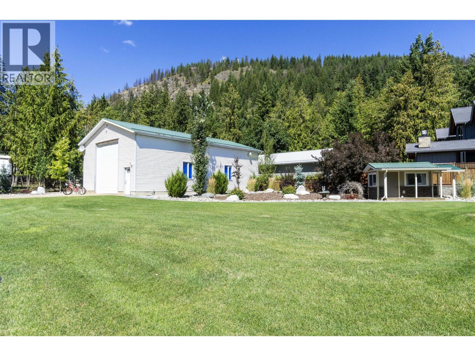 4243 Saratoga Road, Scotch Creek, BC - Outdoor