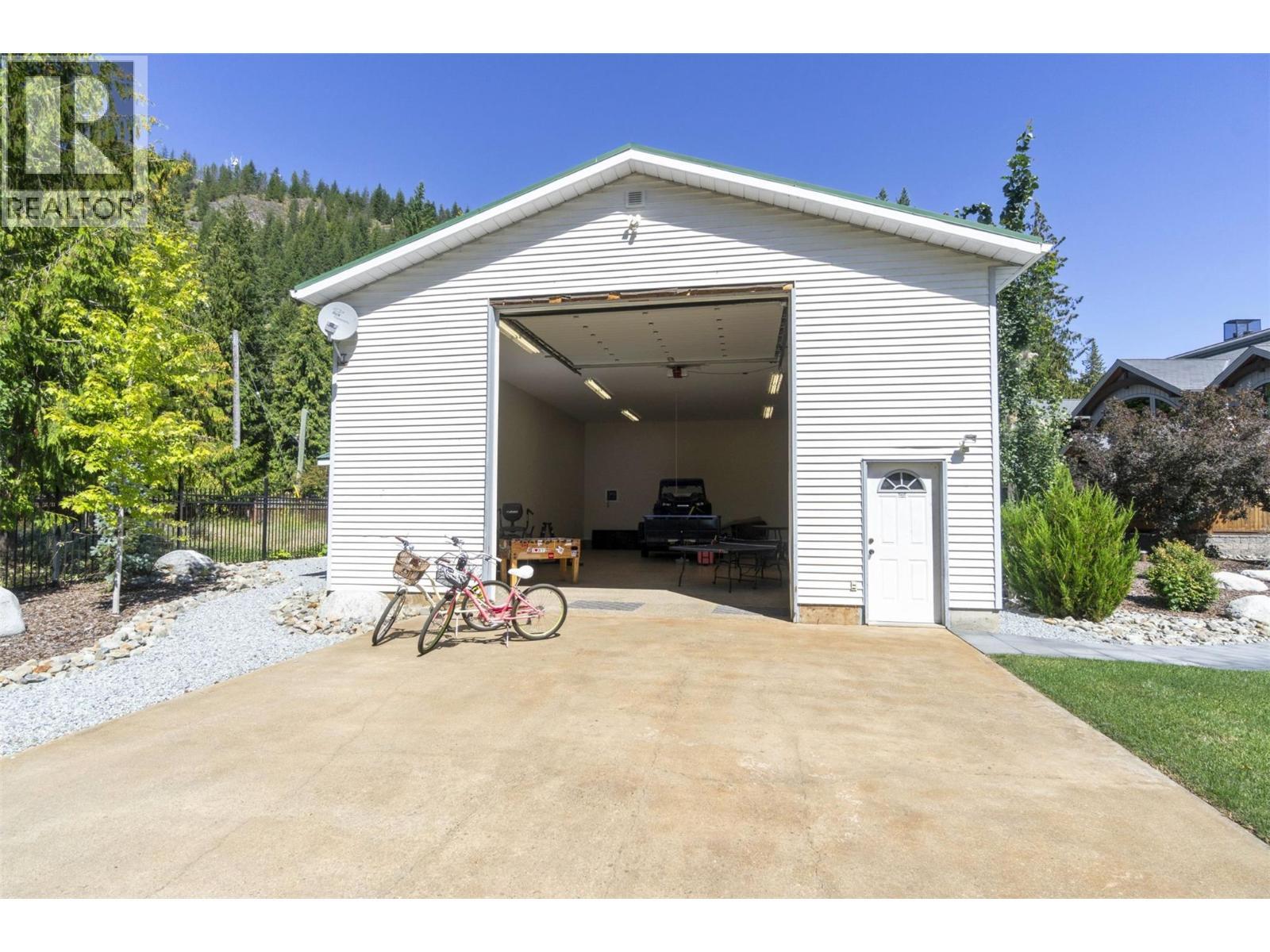 4243 Saratoga Road, Scotch Creek, BC - Outdoor With Exterior