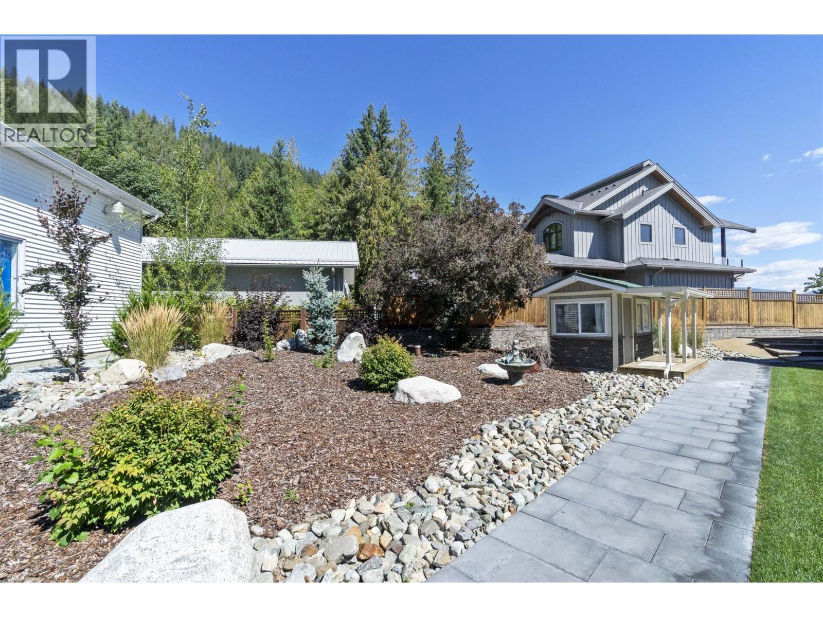 4243 Saratoga Road, Scotch Creek, BC - Outdoor