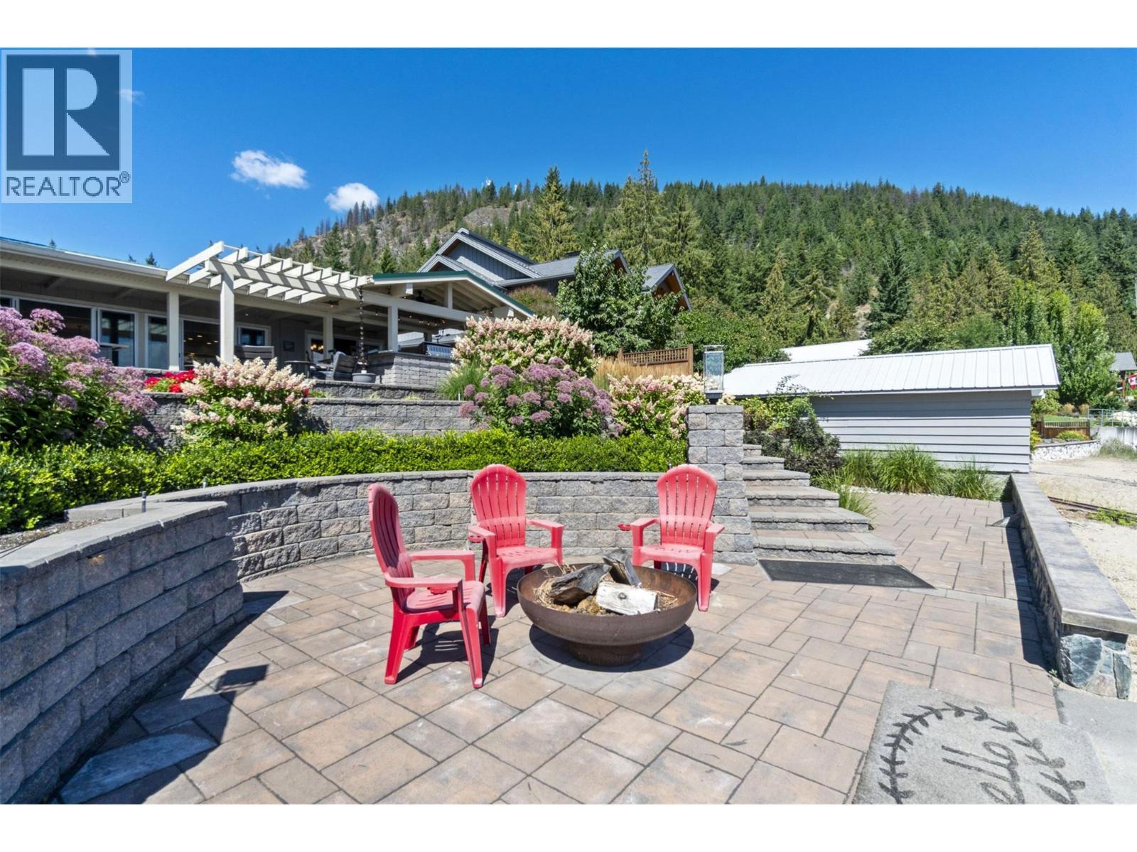 4243 Saratoga Road, Scotch Creek, BC - Outdoor