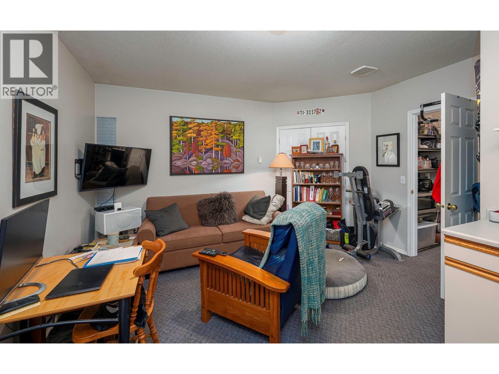 225 Kettleview Road Unit# 102, Big White, BC - Indoor Photo Showing Living Room