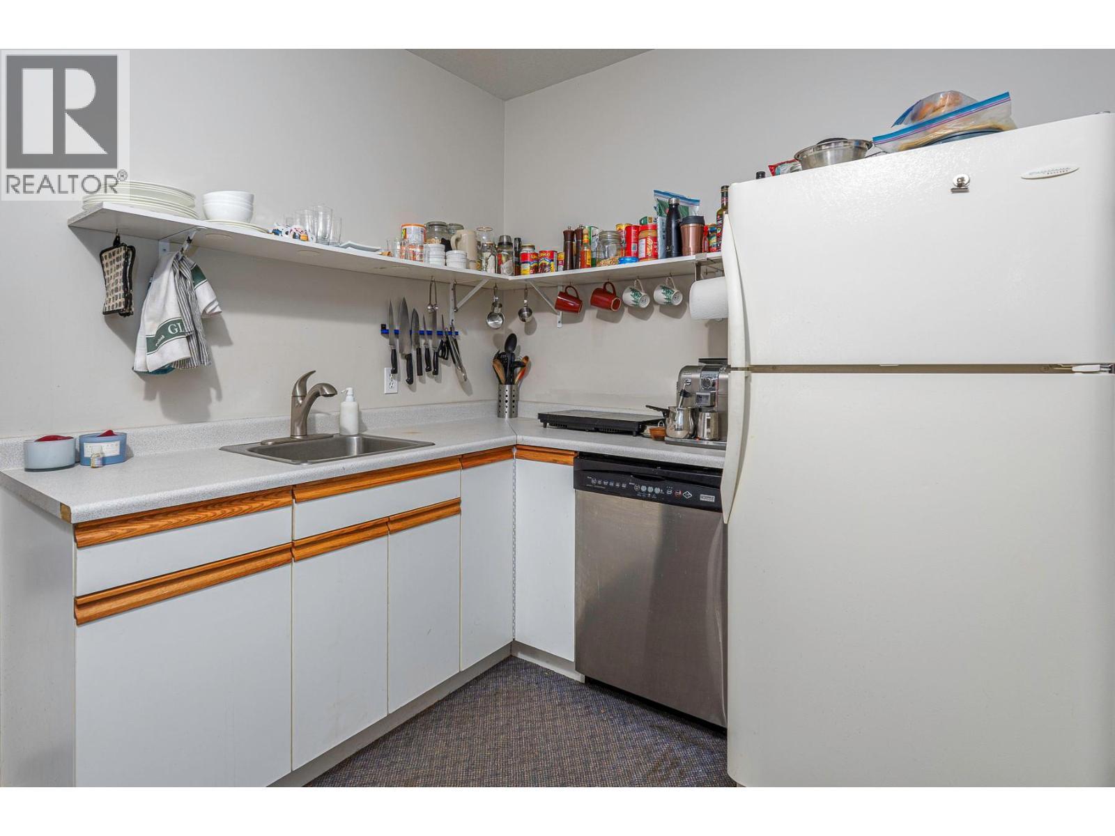 225 Kettleview Road Unit# 102, Big White, BC - Indoor Photo Showing Kitchen