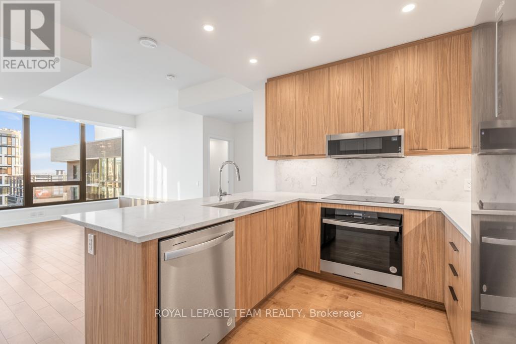2705 - 340 Queen Street, Ottawa, ON - Indoor Photo Showing Kitchen With Upgraded Kitchen