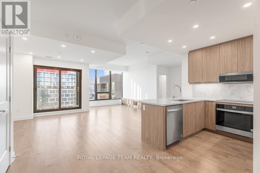 2705 - 340 Queen Street, Ottawa, ON - Indoor Photo Showing Kitchen With Upgraded Kitchen