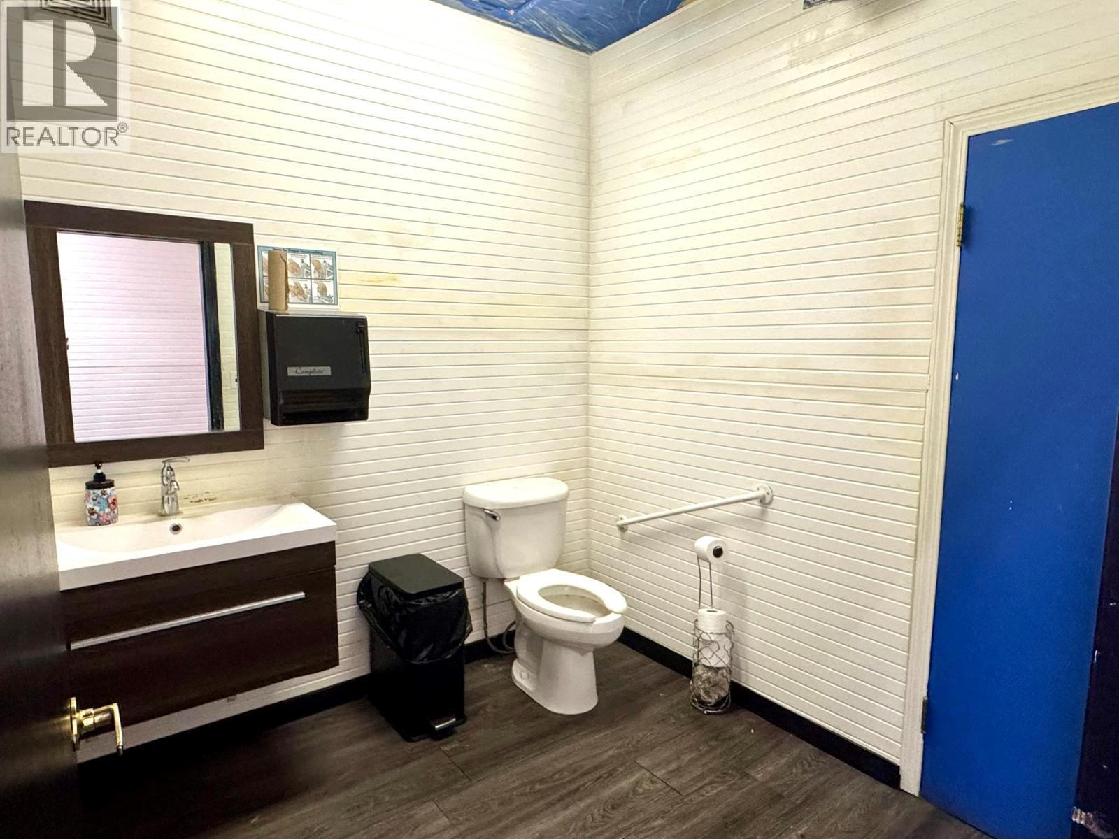 6271 Main Street, Oliver, BC