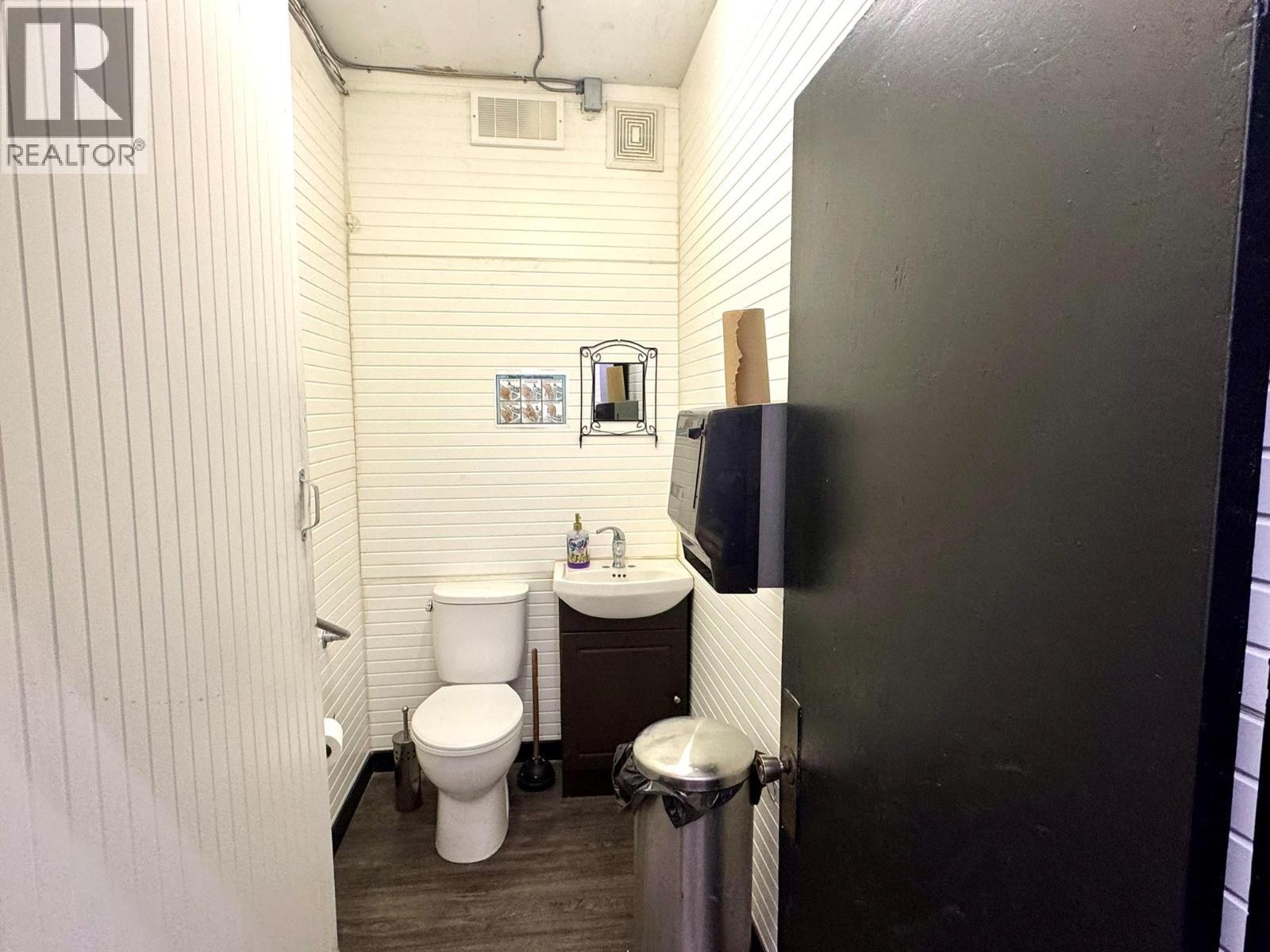 6271 Main Street, Oliver, BC