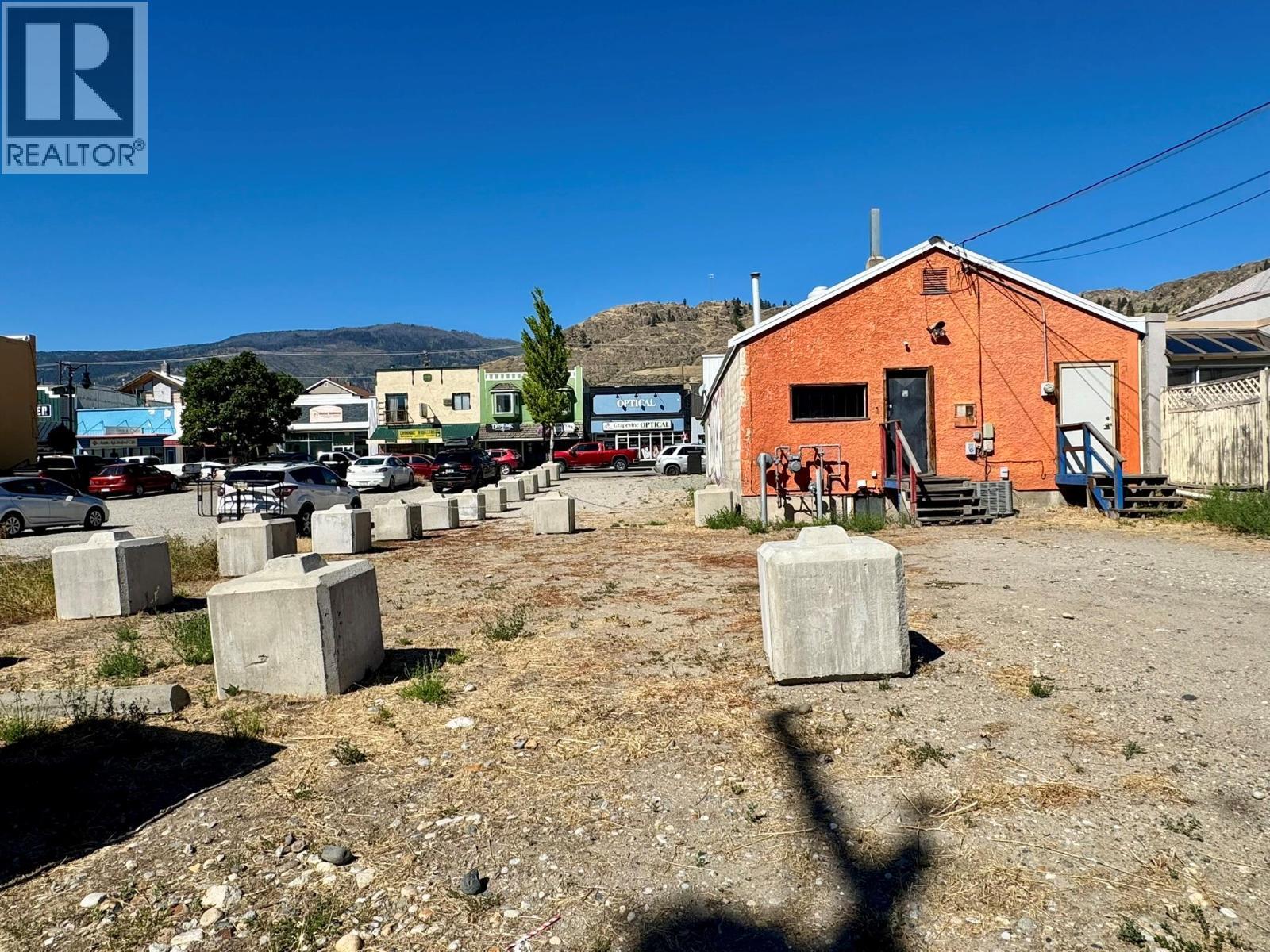 6271 Main Street, Oliver, BC