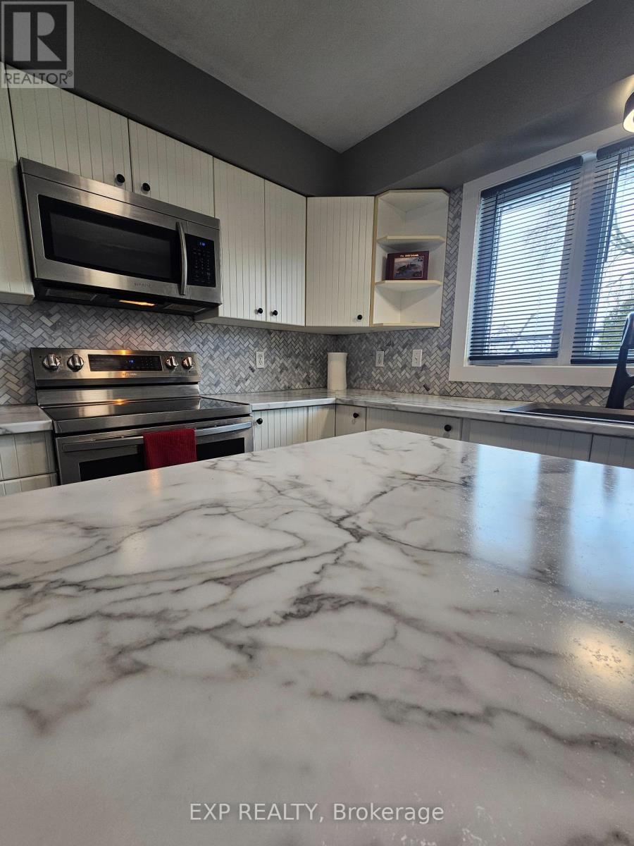 1529 Myers Point, Augusta, ON - Indoor Photo Showing Kitchen