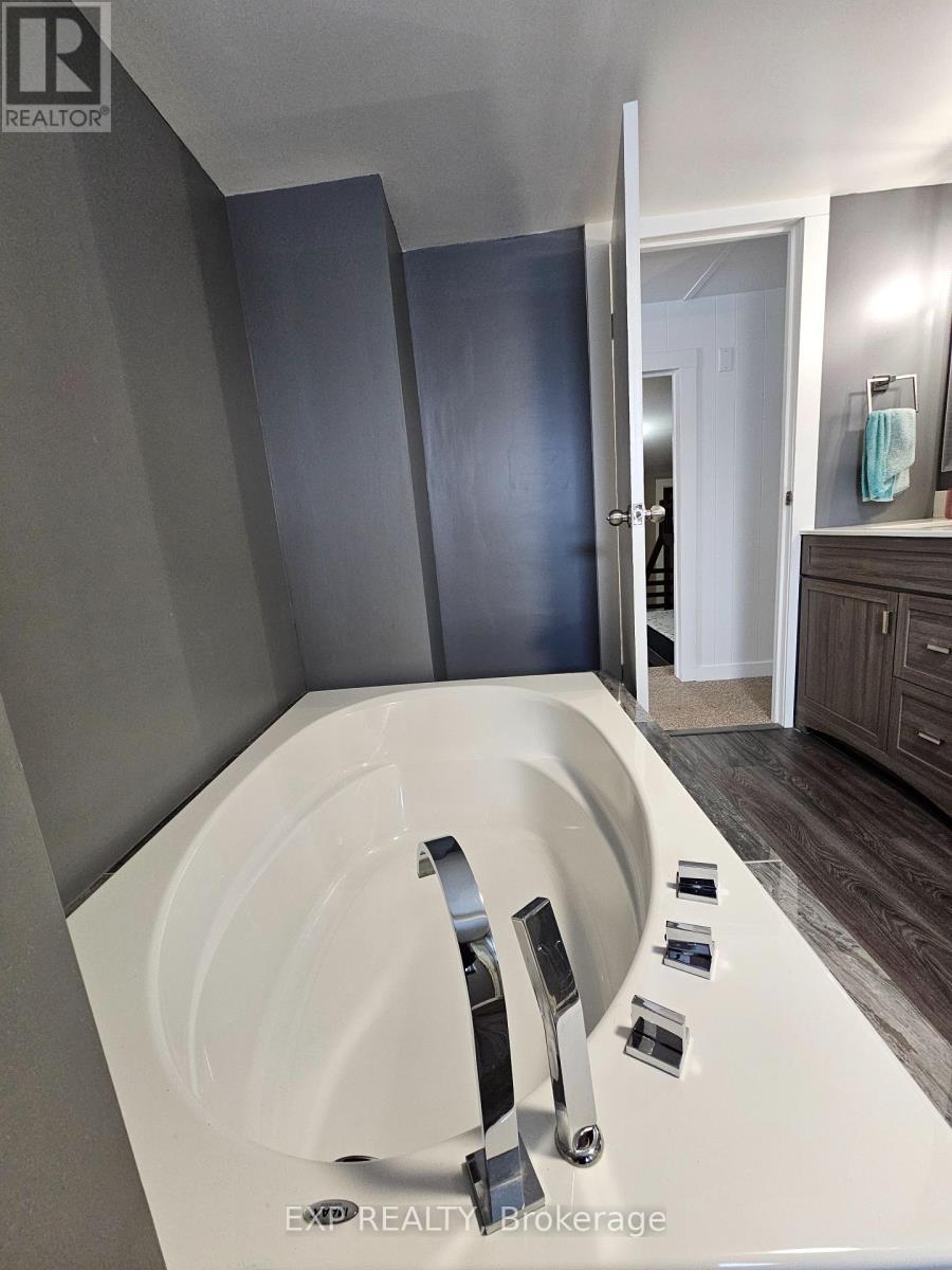 1529 Myers Point, Augusta, ON - Indoor